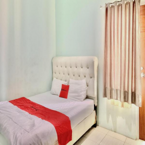 RedDoorz near RS Lira Medika Karawang